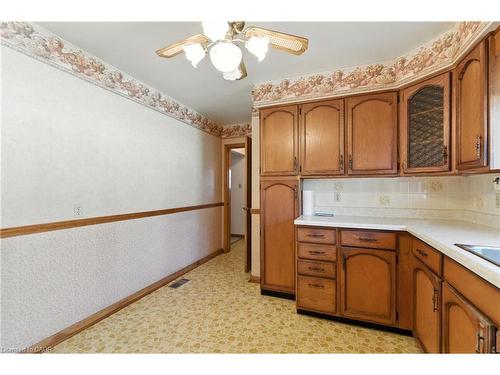 27 Warren Avenue, Hamilton, ON - Indoor Photo Showing Kitchen