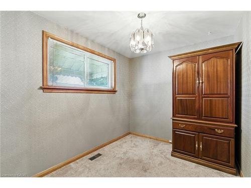 27 Warren Avenue, Hamilton, ON - Indoor Photo Showing Other Room