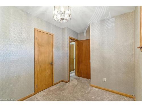 27 Warren Avenue, Hamilton, ON - Indoor Photo Showing Other Room