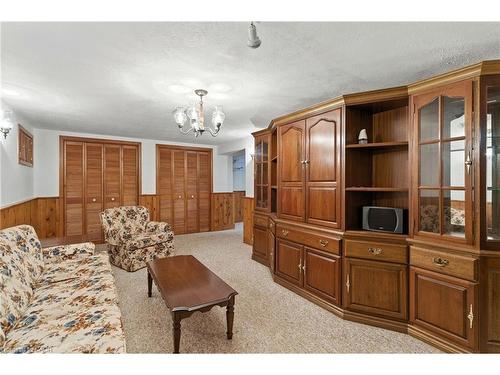 27 Warren Avenue, Hamilton, ON - Indoor Photo Showing Living Room