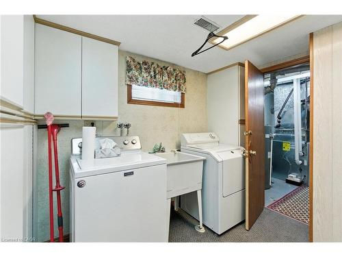 27 Warren Avenue, Hamilton, ON - Indoor Photo Showing Laundry Room