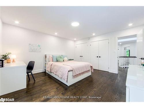 1319 Greeneagle Drive, Oakville, ON - Indoor Photo Showing Bedroom