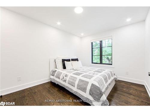 1319 Greeneagle Drive, Oakville, ON - Indoor Photo Showing Bedroom