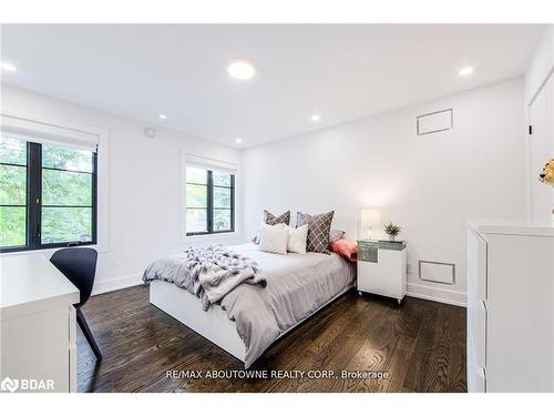 1319 Greeneagle Drive, Oakville, ON - Indoor Photo Showing Bedroom