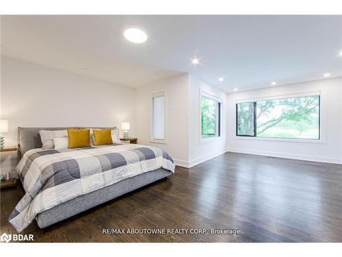 1319 Greeneagle Drive, Oakville, ON - Indoor Photo Showing Bedroom
