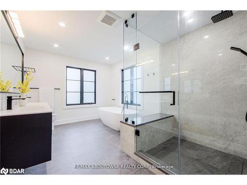 1319 Greeneagle Drive, Oakville, ON - Indoor Photo Showing Bathroom