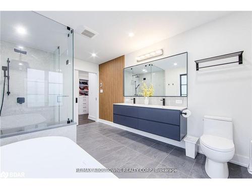 1319 Greeneagle Drive, Oakville, ON - Indoor Photo Showing Bathroom