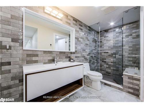 1319 Greeneagle Drive, Oakville, ON - Indoor Photo Showing Bathroom