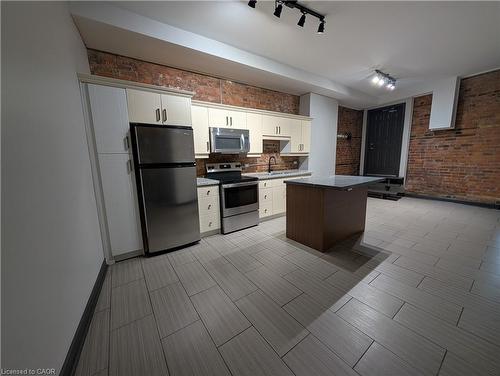 B-473 King Street W, Hamilton, ON - Indoor Photo Showing Kitchen
