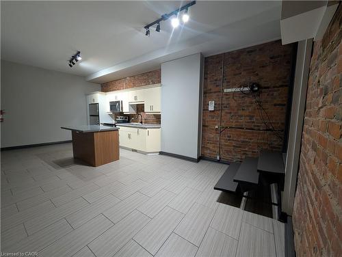 B-473 King Street W, Hamilton, ON - Indoor Photo Showing Kitchen