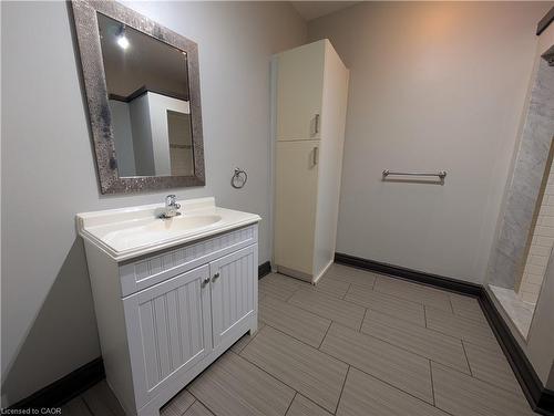 B-473 King Street W, Hamilton, ON - Indoor Photo Showing Bathroom