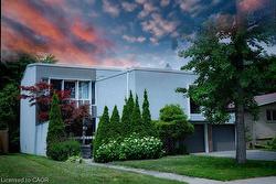 90 Winston Avenue  Hamilton, ON L8S 2S6