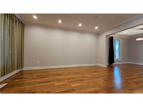 110 Abbot Drive, Hamilton, ON - Indoor Photo Showing Other Room