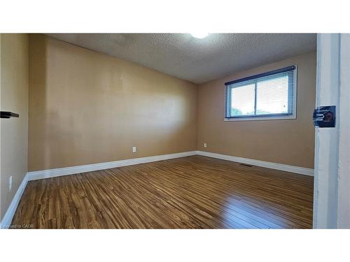 110 Abbot Drive, Hamilton, ON - Indoor Photo Showing Other Room