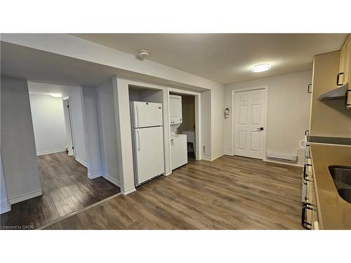 110 Abbot Drive, Hamilton, ON - Indoor Photo Showing Other Room