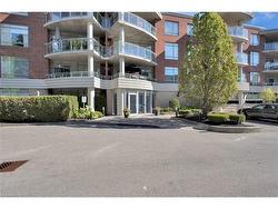 108-125 Wilson Street W Ancaster, ON L9G 0B3