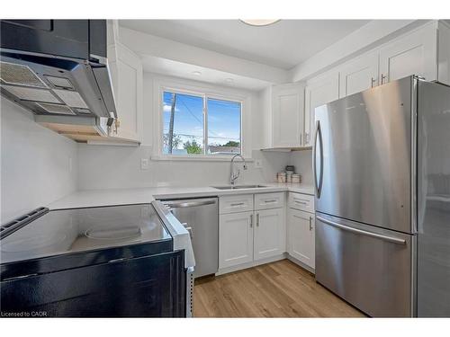 879 Upper Sherman Avenue, Hamilton, ON - Indoor Photo Showing Kitchen