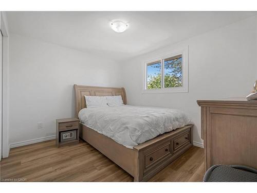 879 Upper Sherman Avenue, Hamilton, ON - Indoor Photo Showing Bedroom