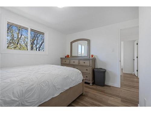 879 Upper Sherman Avenue, Hamilton, ON - Indoor Photo Showing Bedroom
