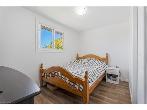 879 Upper Sherman Avenue, Hamilton, ON - Indoor Photo Showing Bedroom