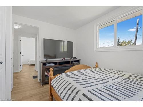 879 Upper Sherman Avenue, Hamilton, ON - Indoor Photo Showing Bedroom