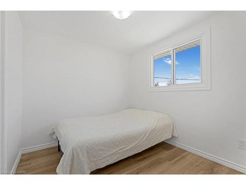 879 Upper Sherman Avenue, Hamilton, ON - Indoor Photo Showing Bedroom