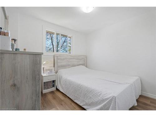 879 Upper Sherman Avenue, Hamilton, ON - Indoor Photo Showing Bedroom