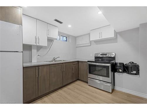 879 Upper Sherman Avenue, Hamilton, ON - Indoor Photo Showing Kitchen
