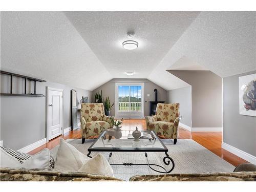 1794 Seaton Road, Cambridge, ON - Indoor Photo Showing Living Room