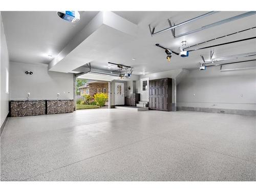1794 Seaton Road, Cambridge, ON - Indoor Photo Showing Garage
