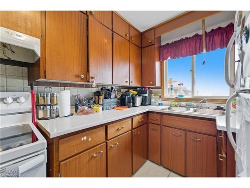 1091 Branchton Road, Cambridge, ON - Indoor Photo Showing Kitchen With Double Sink