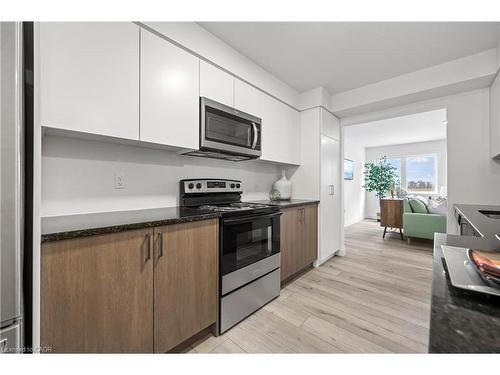 7-182 Bridge Crescent, Minto, ON - Indoor Photo Showing Kitchen