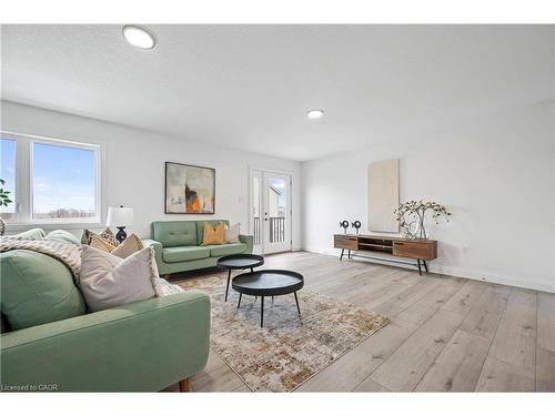7-182 Bridge Crescent, Minto, ON - Indoor Photo Showing Living Room
