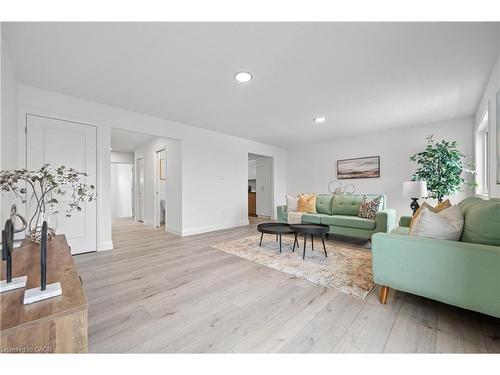7-182 Bridge Crescent, Minto, ON - Indoor Photo Showing Living Room