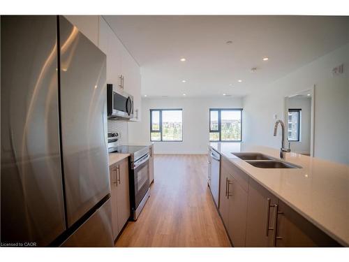302-525 New Dundee Road, Kitchener, ON - Indoor Photo Showing Kitchen With Double Sink With Upgraded Kitchen