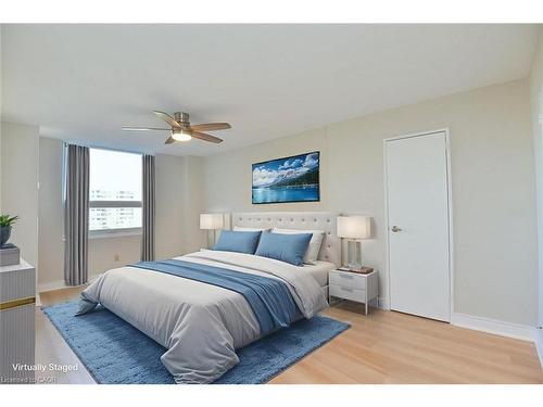 802-627 The West Mall Drive, Toronto, ON - Indoor Photo Showing Bedroom