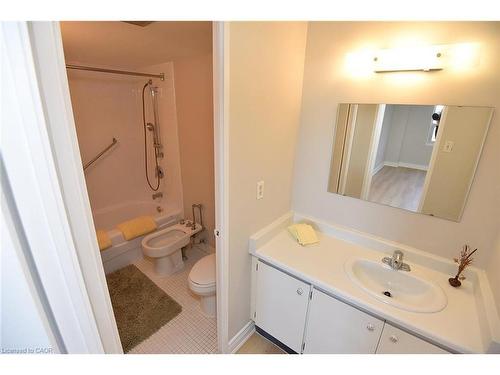 802-627 The West Mall Drive, Toronto, ON - Indoor Photo Showing Bathroom