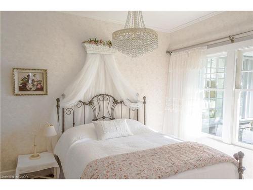 227 Green Street, Burlington, ON - Indoor Photo Showing Bedroom