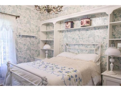 227 Green Street, Burlington, ON - Indoor Photo Showing Bedroom