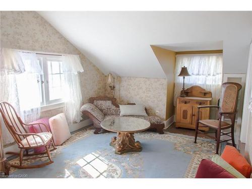 227 Green Street, Burlington, ON - Indoor Photo Showing Living Room