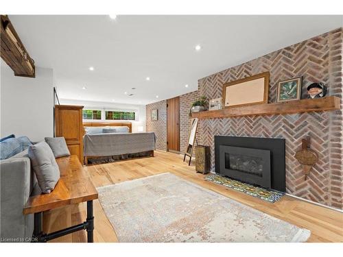 227 Green Street, Burlington, ON - Indoor Photo Showing Living Room With Fireplace