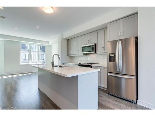 14 Folcroft Street, Brampton, ON - Indoor Photo Showing Kitchen With Upgraded Kitchen