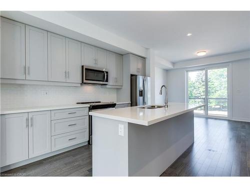 14 Folcroft Street, Brampton, ON - Indoor Photo Showing Kitchen With Upgraded Kitchen