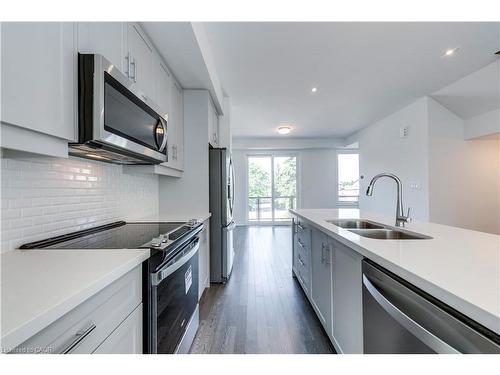 14 Folcroft Street, Brampton, ON - Indoor Photo Showing Kitchen With Double Sink With Upgraded Kitchen