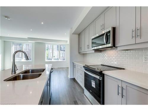 14 Folcroft Street, Brampton, ON - Indoor Photo Showing Kitchen With Double Sink With Upgraded Kitchen
