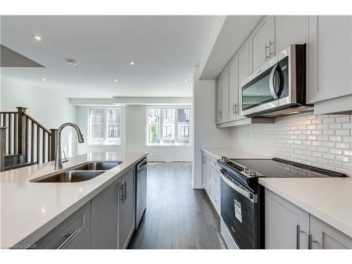 14 Folcroft Street, Brampton, ON - Indoor Photo Showing Kitchen With Double Sink With Upgraded Kitchen