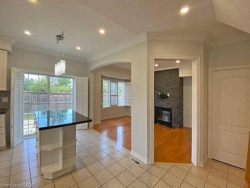 4230 Fuller Crescent, Burlington, ON - Indoor Photo Showing Other Room