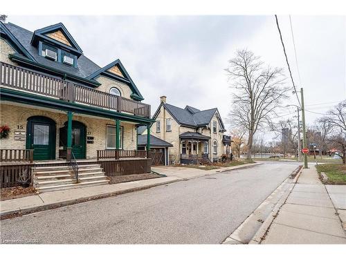 17 Hilda Place  Kitchener, ON N2G 1K4