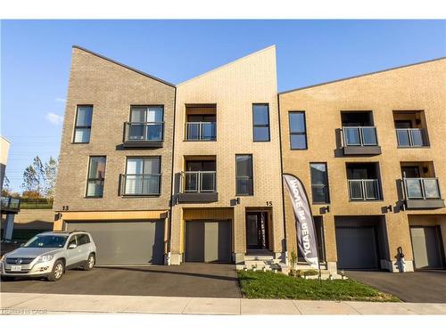 15 Urbane Boulevard  Kitchener, ON N2E 0H8