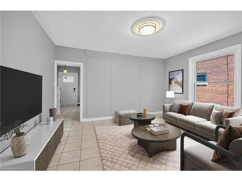 509 Colborne Street, Brantford, ON - Indoor Photo Showing Living Room
